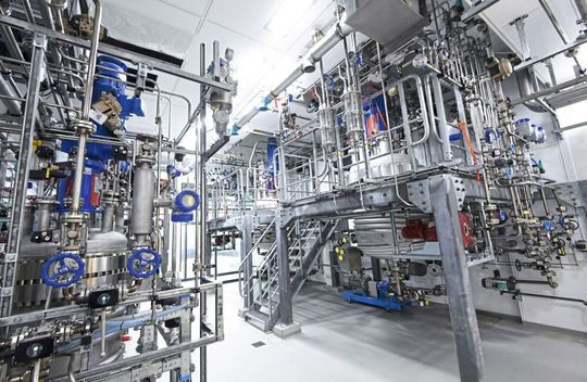 Im neuen Forschungstechnikum wird BASF Chemiekatalysatoren im Pilotmaßstab herstellen und neue Verfahren und Prozesse für die Verarbeitung und Herstellung von Feststoffen entwickeln.(Bild:  BASF SE)