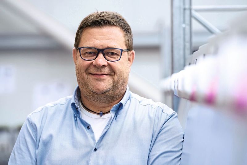 Uwe Friedrichs, Westermann: „Bei der Liefertreue ist Rittal vorbildlich. Wir können die Schaltschränke immer passend für die Serienfertigung bestellen und bekommen sie rechtzeitig geliefert.“ (Bild: Rittal)