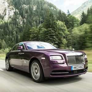Rolls-Royce erweitert seine so genannte Mid-Size-Baureihe um ein Coupé und nennt es in bester Tradition Wraith.