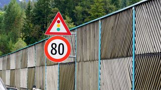 Die Deutsche Verkehrswacht will auf Landstraßen Tempo 80. (Bild: frei lizenziert)