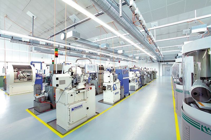 Den gut gerüsteten Maschinenpark hält Rolla Microgear ständig auf dem neuesten technischen Stand, was letztlich die Grundlage bildet, um die kleinen Bauteile aus Messing, gehärtetem Stahl oder auch Inox mit maximaler Präzision und Wiederholgenauigkeit herzustellen.  (Faulhaber)