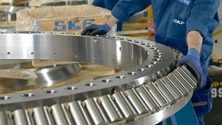 SKF in Schweinfurt schwächelt im Bereich Großlagerbau für Windkraftanlagen. Um das Defizit auszugleichen, geht es einmal mehr um Stellenabbau. Wie der schwedische Konzern mitteilt, stehen 300 Arbeitsplätze auf der Kippe. (Bild: SKF)