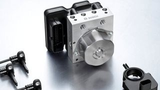 Heute spielt ESP eine zentrale Rolle für viele Fahrerassistenzsysteme und für das automatisierte Fahren. Ab 1. November 2014 wird es Pflicht für Neuwagen. (Foto: Bosch)