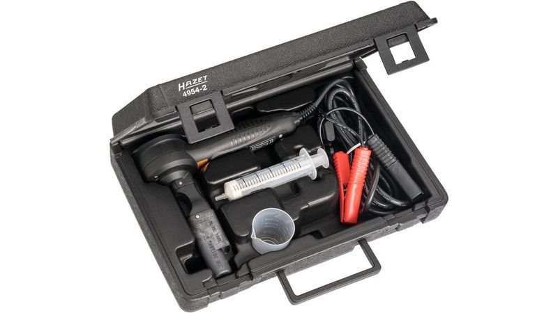 Der Tester samt Zubehör findet in einem Hartschalenkoffer Platz und kostet 171 Euro netto. (Bild: Hazet)