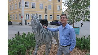 Was will man mehr? Markus Kollinger freut sich über das Ergebnis des Gesamtkunstwerks ebenso wie über den Griff zum Trumpf-Kantenfräser Trutool TKA 700: „Die Investition in dieses Werkzeug hat sich bei uns innerhalb eines Nachmittags amortisiert.“ (Bild: kk-PR)