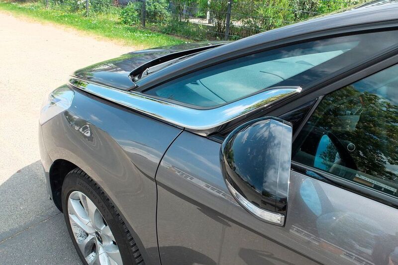 Eine solche Zierleiste ist wohl einzigartig in der jüngeren Automobilgeschichte. (Jan Rosenow)