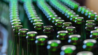 In der Lebensmittelproduktion sind die Anforderungen an Qualität und Gesundheitsschutz besonders hoch. (© Oliver Sved/Fotolia.com)