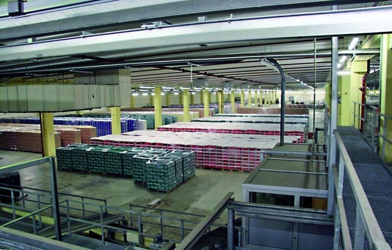 Das Soltau-Logistik-Center bietet unter anderem 3300 m² Umschlagfläche mit 34 Verladetoren und 55000 Palettenplätze, von denen allein 28000 im vollautomatischen Hochregallager angeordnet sind. Bild: SLC (Archiv: Vogel Business Media)