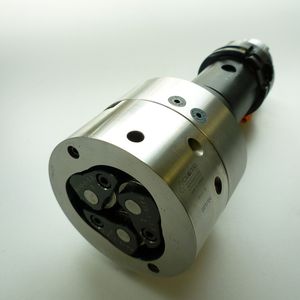 Der Rollkopf RSR16 von Wagner Werkzeugsysteme erlaubt das Rollieren auf einer Fräsmaschine und sorgt auch bei engen Verhältnissen, wie den Porsche-Pleuelkappen für hochwertige, präzise Gewinde.