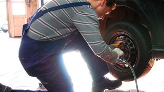 Die Trend-Tacho-Studie beleuchtet das Verbraucherverhalten im Reifengeschäft. (Rosenow)