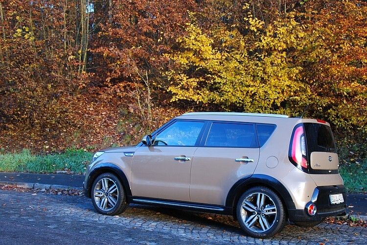 Gerade Linien, große Räder, wuchtige Stoßfänger – die Verwandtschaft zum SUV ist beim Kia Soul durchaus gegeben. (Foto: Rosenow)