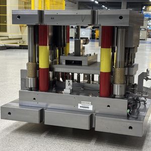 Einbaubeispiel für Einpresskopf in ein komplexes Presswerkzeug (Bild:  Arnold Umformtechnik)