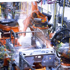 Die Automobilindustrie bleibt für Kuka ein wichtiger Roboter-Kunde.