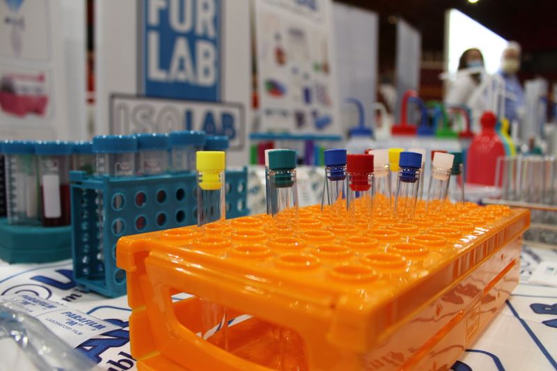 Neben Großgeräten sind auch Verbrauchsartikel und kleinere Laborausstattung auf der LAB-SUPPLY ausgestellt.  Weitere Infos zu den kommenden LAB-SUPPLY-Messen finden Sie auf www.lab-supply.info.  (LABORPRAXIS, C. Lüttmann)