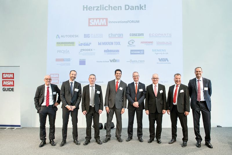 Referenten und Moderatoren des Innovationsforums vereint (v. l. n. r. Matthias Böhm – Moderator Forum 1, David Weber, Denis Jeannerat, Alberto Gotti, Christian Erlinger, Markus Blum, Rolf Jauch, Rolf Isenschmid – Moderator Forum 2) – nicht im Bild die Referenten: Jörg Drobniewski, Marcus Niebecker, Jan Kessler, Swen Niebann, Sabine Weber, Matthias Buholzer, Rainer Staneker, Stefan Appenzeller. (Thomas Entzeroth)