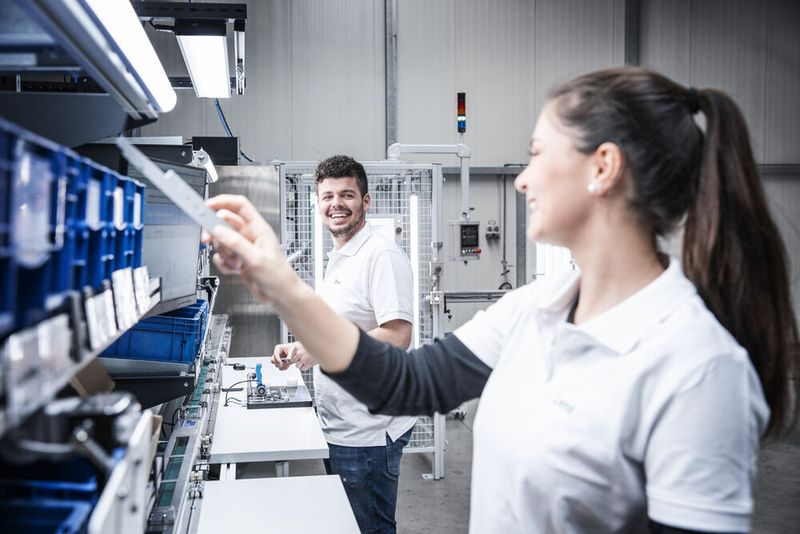 … sondern auch für die Möbelindustrie, Elektrotechnik, Filterindustrie und vieles mehr. (Syntech Plastics)