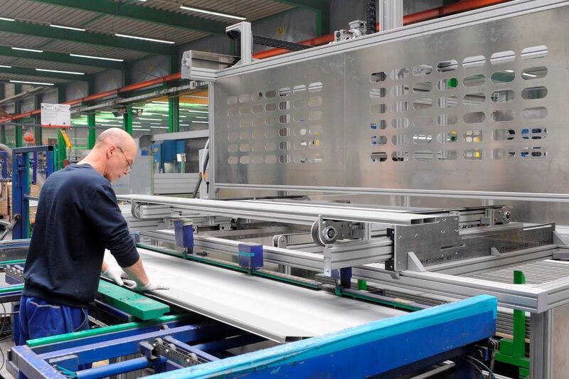 Im norddeutschen Geeste-Dalum nahe der holländischen Grenze fertigt die Neuenhauser Maschinenbau  Komponenten, Zusammenbaugruppen und Systeme für die Nutzfahrzeug- und Landmaschinenindustrie. Schlanke Prozesse und ein junges, motiviertes Team bilden die Basis für die Wachstumsstrategie des Lohnfertigers. (Neuenhauser)