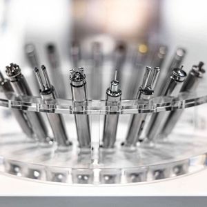 Gdy narzędzia do tabletkowania są produkowane bliżej rynku, łańcuchy dostaw mogą szybciej reagować. Dzięki nowemu zakładowi produkcyjnemu w Pune w Indiach firma Fette Compacting zbliża stemple i matryce do jednego z najszybciej rozwijających się rynków branży farmaceutycznej. (Źródło:Zagęszczanie tłuszczów)