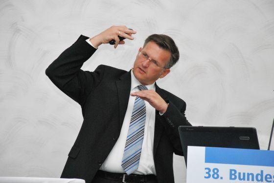 Georg Hensch empfiehlt den Werkstätten und Autohäusern, sich insbesondere im Service breit aufzustellen. (Archiv: Vogel Business Media)