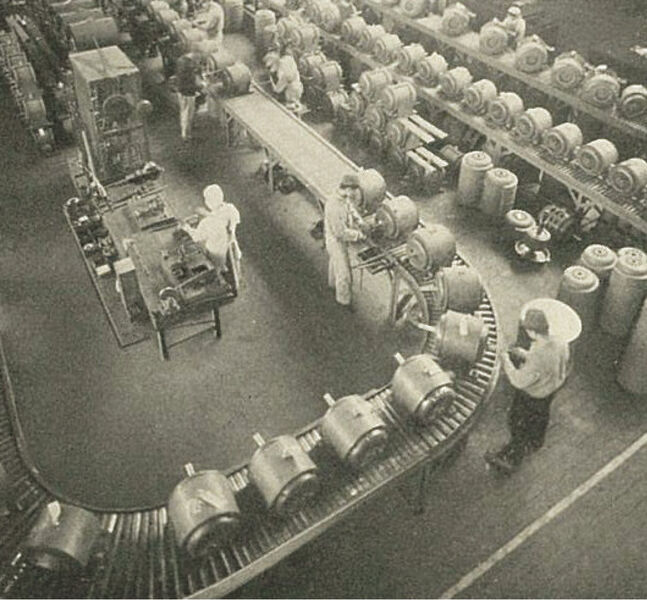 1937: Anpassung der Förderbänder für kleine Elektronikprodukte und Schalter (Bild: Yaskawa)