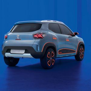 Das 3,74 Meter lange Basisfahrzeug Renault K-ZE mit etwa 270 Kilometern Reichweite wird in China inklusive Förderung für knapp 10.000 Euro angeboten.(Bild:  Renault)