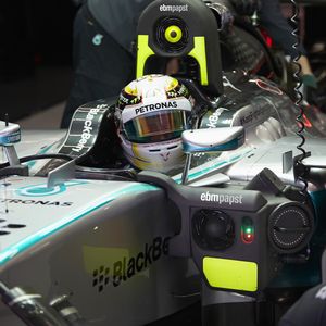 EBM-Papst-Ventilatoren sorgen für energieeffiziente Kühlung bei Mercedes AMG Petronas, dem Formel-1-Team von Nico Rosberg und Lewis Hamilton.