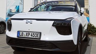 Aiways-Fahrzeuge sind in Deutschland noch selten zu sehen. Zum Vertriebssystem ohne echte Händler äußert sich der Importeur aber positiv. (Bild: Grimm – »kfz-betrieb«)