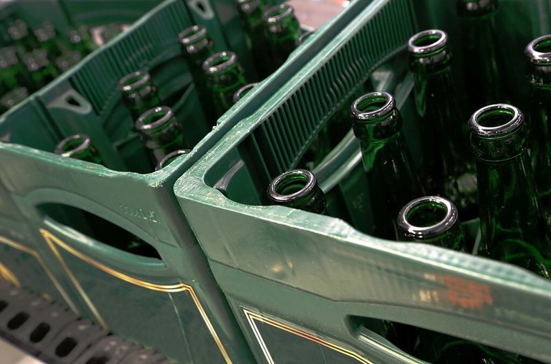 Sortenreine Getränkekästen: Bis zu 1.200 Kästen pro Stunde können im Durchlaufverfahren vollautomatisch auf Sortenreinheit gebracht werden. (Bild: Parker Hannifin)