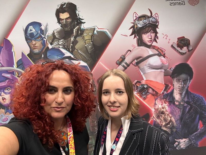 Besa (IT-BUSINESS) und Isabelle Albrecht (bluechip) finden es cool, dass immer mehr Girls in der Gaming Branche mitwirken. (Bild: Vogel IT-Medien GmbH)
