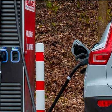 Sollte die neue Bundesregierung aus CDU, CSU und SPD bestehen, will man Elektroautos preislich attraktiver machen, wieder Landwirte subventionieren und den öffentlichen Nahverkehr optimieren. Hier einige Eckdaten über die Planungen ... (Bild: B. Schneiderbaum)