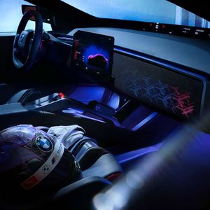 Der Innenraum ist nah an der „normalen“ Neuen Klasse.(Bild:  BMW)