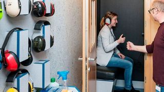 Die BGHM besitzt einige mit Gehörtestkabinen ausgestattete Präventionsmobile. So kann der Arbeitgeber die Belegschaft direkt vor Ort testen lassen. (BGHM)