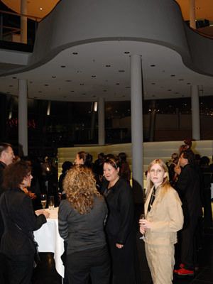 Die außergewöhnliche Architektur der Gläsernen Manufaktur gab einen stilechten Rahmen. (Archiv: Vogel Business Media)