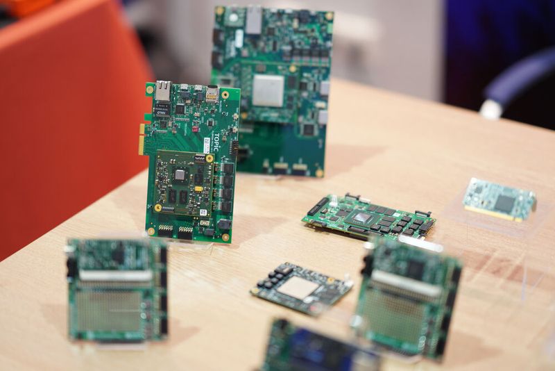 FPGA Conference Europe 2022: Über 70 Sprecher, 100 Vorträge und über 250 Teilnehmer – nach zwei Jahren mit Corona-bedingten Digitalkonferenzen fand die dreitägige FPGA Conference vom 5. bis 7. Juli 2022 endlich wieder als Präsenzveranstaltung statt. Besondere Highlights waren die spannende Keynote von Nick Ni von AMD/Xilinx, die interessante Couchtalk-Expertenrunde, der traditionelle BBQ-Grillabend sowie die vielen glücklichen Gewinner der Verlosungsaktionen.  (Bild: Nadine Stegemann)