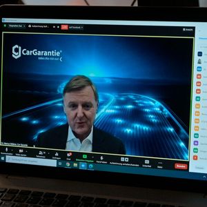 Dr. Marcus Söldner, Vorstandsvorsitzender der Car Garantie, Sponsor des Vertriebs Awards 2021, begrüßte die Teilnehmer digital.(Bild:  J.Untch/Vogel Communications Group)