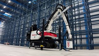 Der vor allem als Verbindungstechnikexperte bekannte Konzern Fischer stellt die Zeiger auf Wachstum. Gleichzeitig will man aber weniger investieren. Zu den Treibern der Geschäfte zählt etwa das Bauwesen, das immer stärker nach Systemen wie den Baubot hier fragt ... (Bild: Fischer)