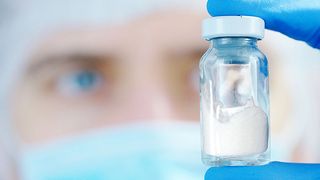 ha-application-arzneimittelherstellung-buehne-webseite-3840x1250-1 (Hellma Analytics)