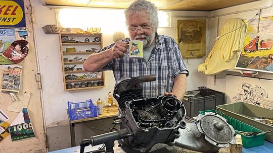 Dieter Lammersdorf ist nicht nur Erfinder und Betreiber des Portals Oldtimermuseen.de, er ist auch Heinkel-Experte und leidenschaftlicher Wirschaftswunder-Autoschrauber.(Bild:  Lammersdorf)