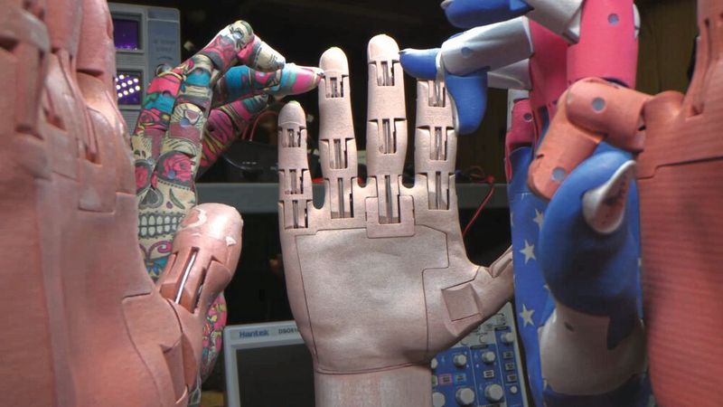 Zum Bestellprozess gehört auch die Auswahl einer zum Hautton passenden Farbe für die Prothese. 450 verschiedene Farbtöne stehen zur Wahl.  (Bild: Siemens Digital Industries Software)