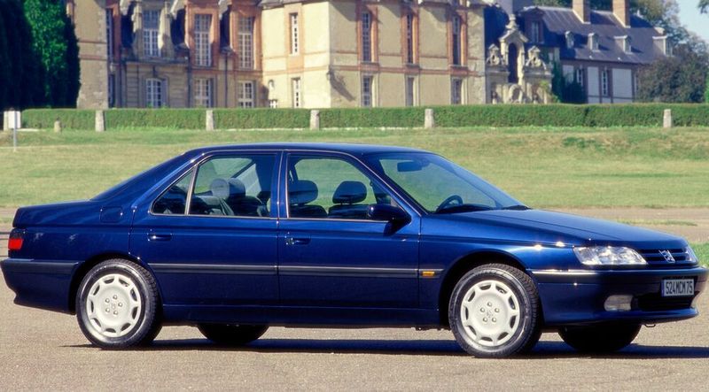 Erstes Peugeot-Flaggschiff mit Frontantrieb – Der 1989 lancierte Peugeot 605. (Bild: Peugeot)