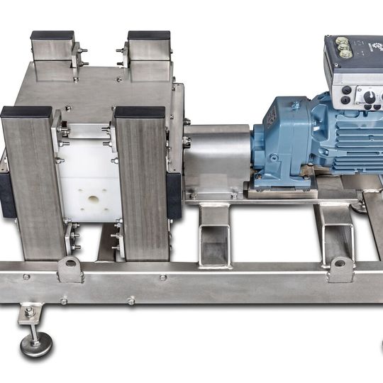Die HRK ist eine hermetisch dichte, totraumfreie Pumpe mit geringer Pulsation. Von der dichtungslosen Kreiselpumpe hat sie Eigenschaften wie hermetische Dichtheit, geringe Kosten und Ventillosigkeit geerbt, von der Verdrängerpumpe Vorzüge wie einen hohen Wirkungsgrad und die Eignung für zähe Förderflüssigkeiten.(Bild:  Bungartz)