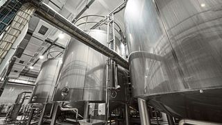 Die Verwiegung liefert unabhängig von der Behälterform und den Eigenschaften des Inhalts präzise und zuverlässige Werte. (Bild: Minebea Intec)