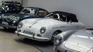 Für über 700 Porsche-Oldtimer sind Gebrauchsanweisungen in verschiedenen Sprachen verfügbar. (Right Light Media)