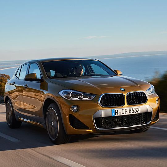 Mit 4,36 Metern Länge ist der neue X2 der kürzester Vertreter der BMW SUV-Riege.(Bild:  BMW)