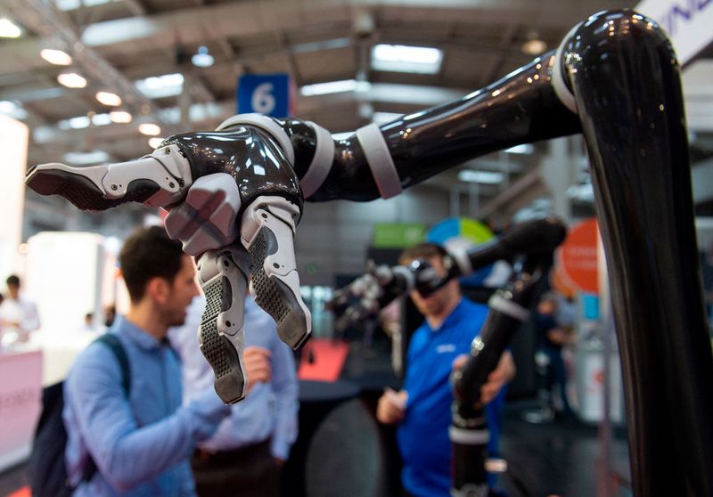 Digital Factory - Internationale Leitmesse für integrierte Prozesse und IT-Lösungen. Stand KINOVA - Ultra light weight robotic arm, Halle 6, Stand B23 (Bild: Deutsche Messe)