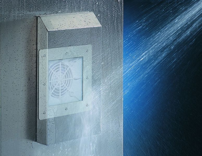 Bild 3: Diese Filterlüfter haben sonst den Grundschutz IP54. Mit zusätzlicher Strahlwasserschutzhaube wird die Schutzart IP56 erzielt. (Archiv: Vogel Business Media)