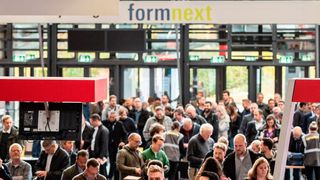 Seit dem 8. November läuft die neunte Ausgabe der Formnext in Frankfurt am Main. Wie der Veranstalter Mesago Messe Frankfurt betont, sei bereits der Eröffnungstag ein großer Erfolg gewesen. Hier weitere Details ... (Bild: Mesago Messe Frankfurt / M. Kutt)