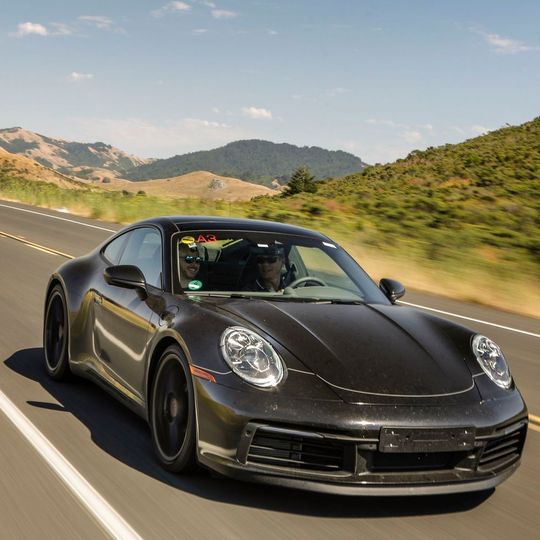 Die intern 992 genannte neue Generation des Porsche 911 wird derzeit noch intensiv getestet. Die intern 992 genannte neue Generation des Porsche 911 wird derzeit noch intensiv getestet.