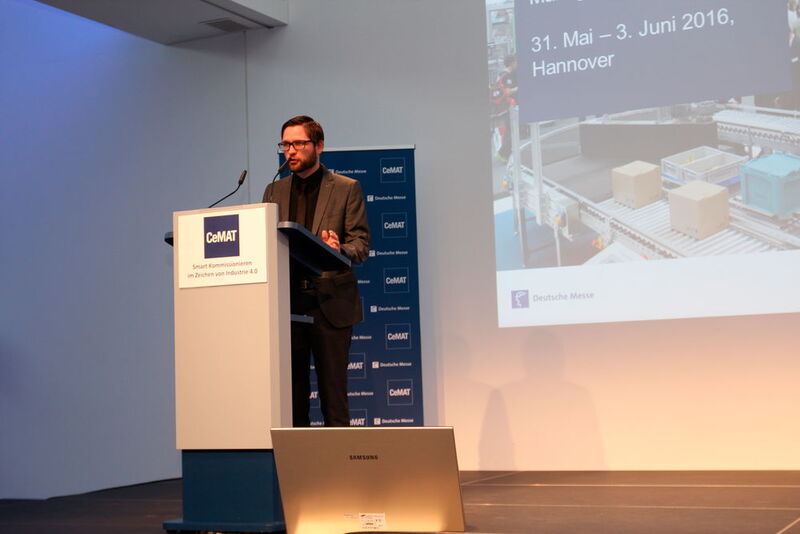Moderiert wurde die Veranstaltung von MM-Logistik-Redakteur Benedikt Hofmann. (Bild: Dölling)