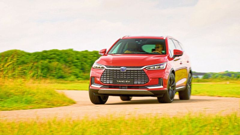 Der siebensitzige Tang spricht Familien an – allerdings welche mit Kleingeld. Das Auto kostet über 70.000 Euro. (Bild: BYD)